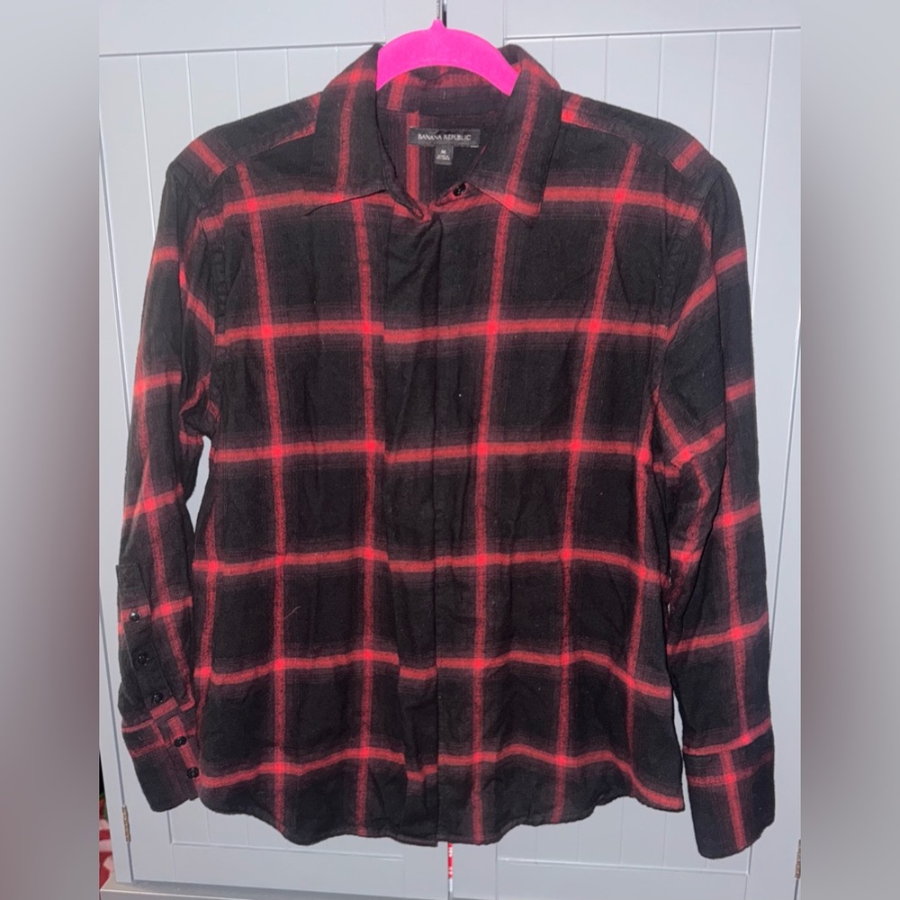 Women’s Banana Republic Red/Black Flannel Shirt - Size Medium
